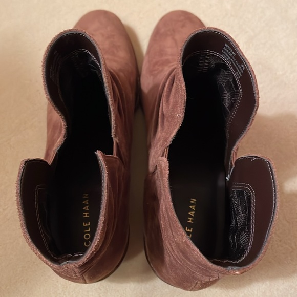 COLE HAAN BROWN SUEDE ANKLE BOOTS size 9 - Picture 5 of 7